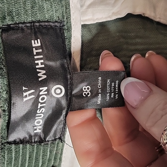 Shorts NWT - Picture 4 of 5